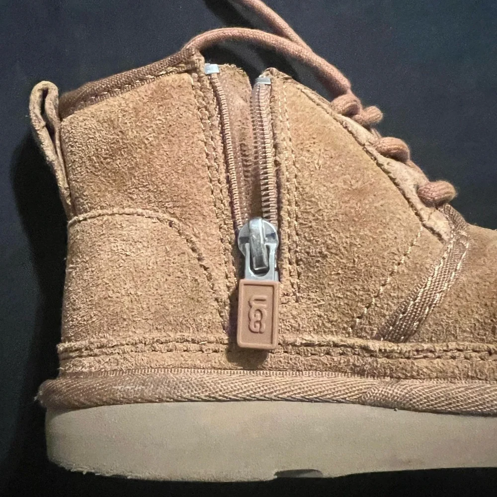 Little kids size 10 UGGS Neumel II Boots
